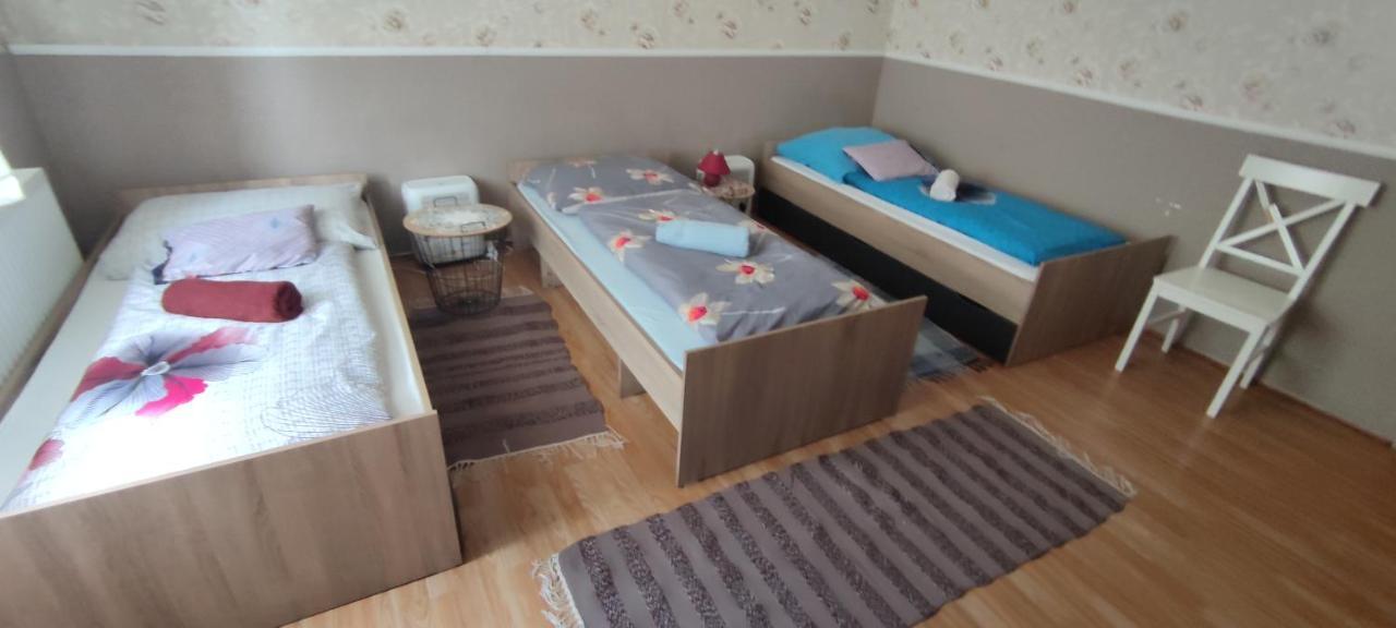 Orsi Apartman / Vendeghaz Kecskemet Exterior photo