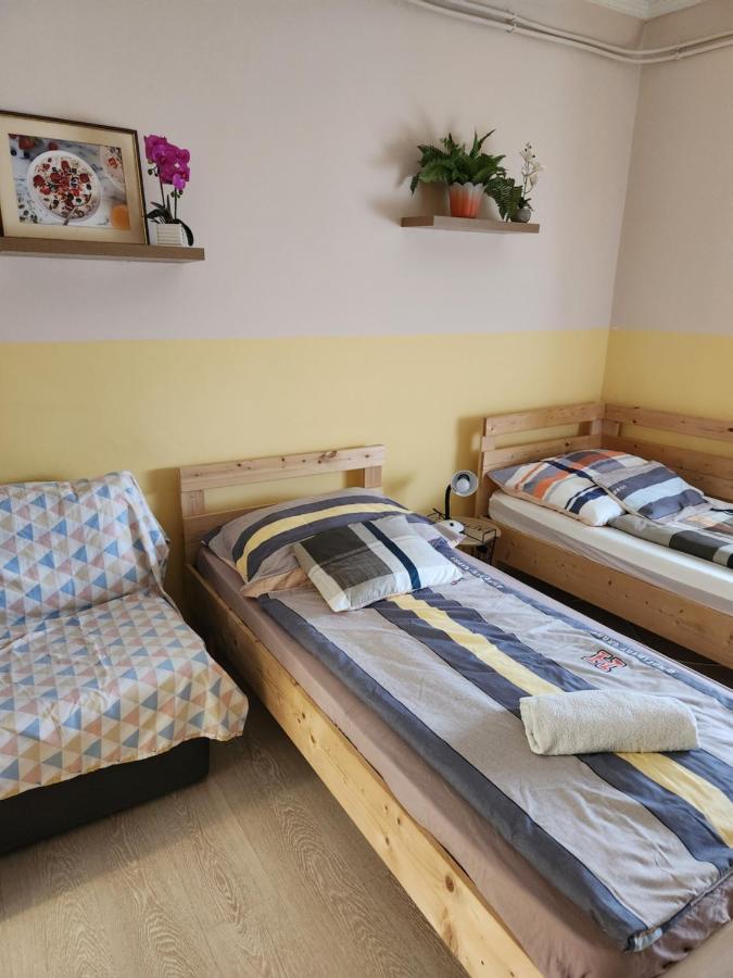 Orsi Apartman / Vendeghaz Kecskemet Exterior photo
