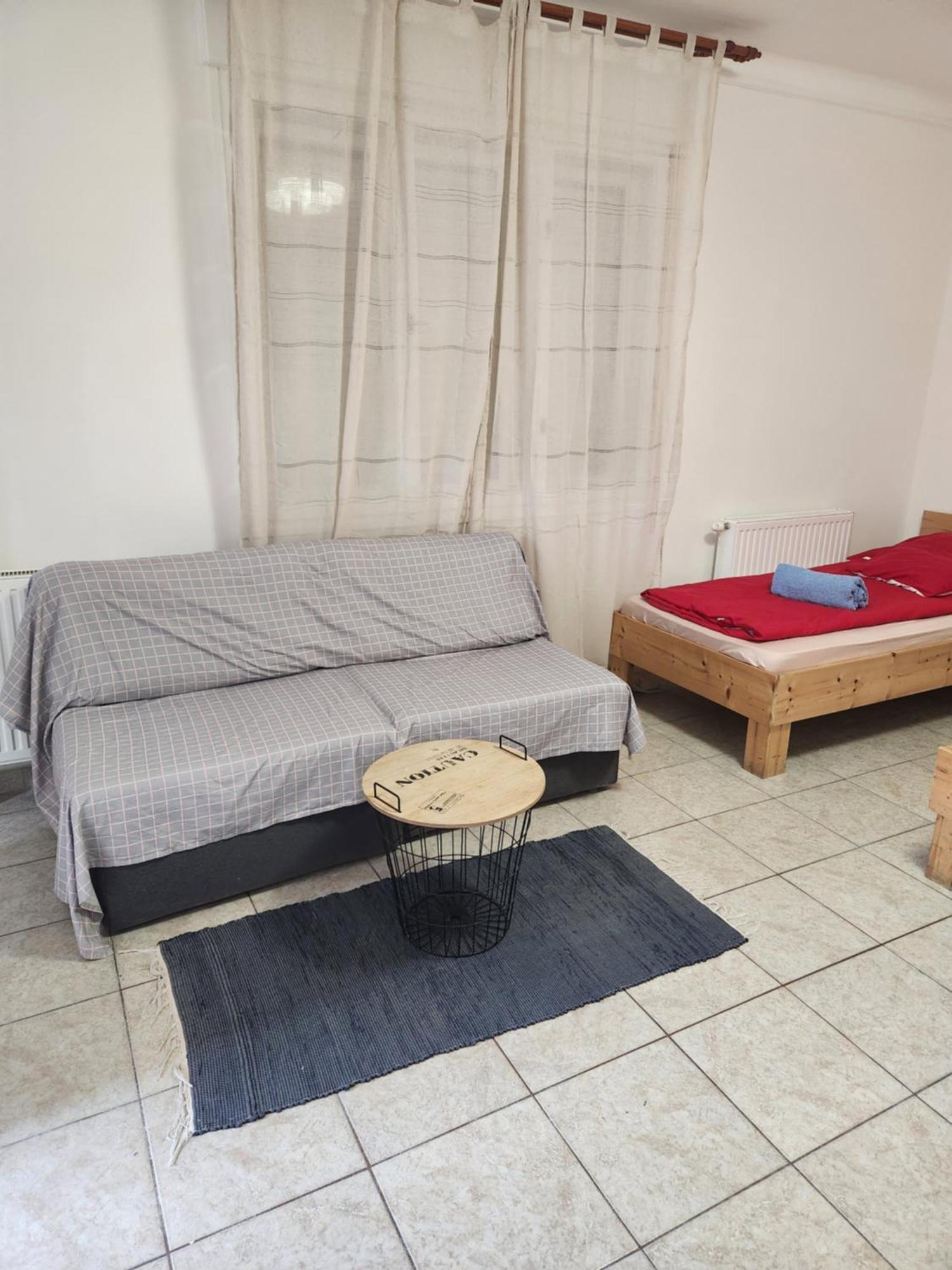 Orsi Apartman / Vendeghaz Kecskemet Exterior photo