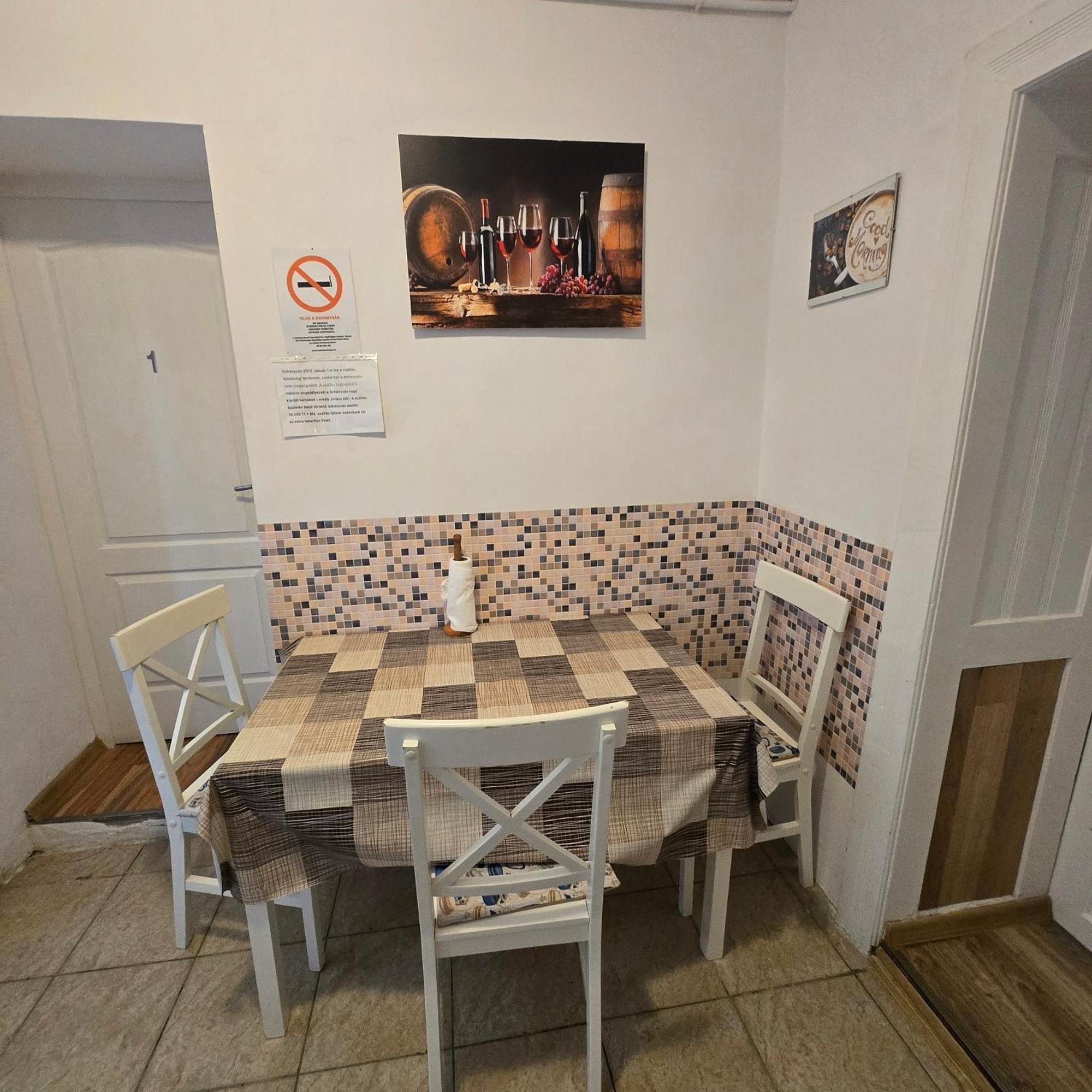 Orsi Apartman / Vendeghaz Kecskemet Exterior photo